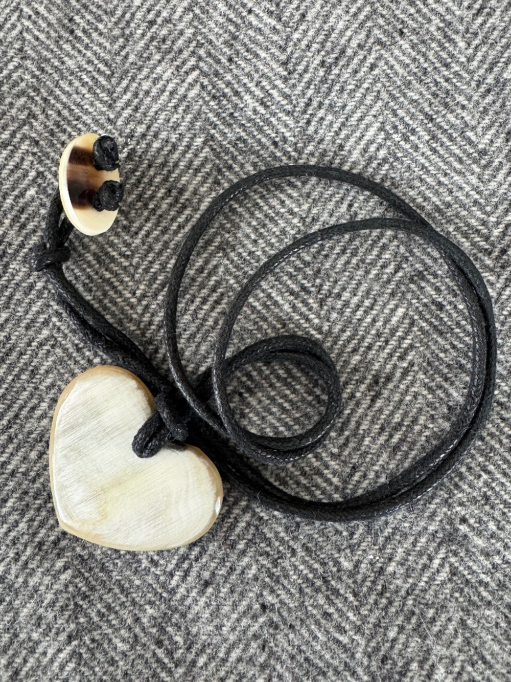 NWOT, THOMAS PAUL, HORN HEART NECKLACE ON LEATHER CORD
